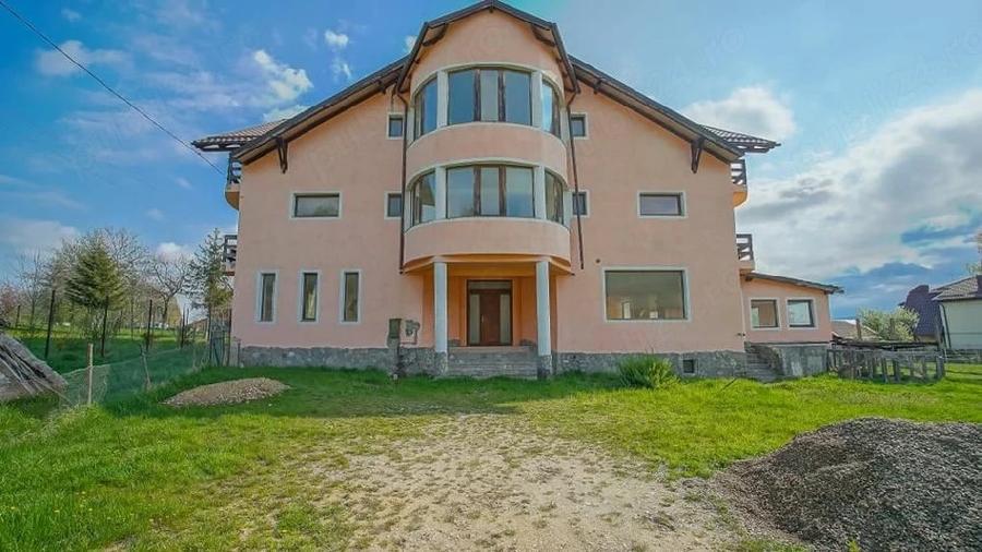 Spațiu comercial, de 746 mp, în Predeluț