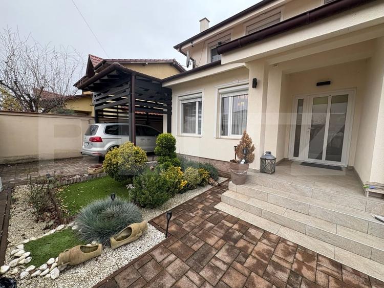 Casă de vânzare 239 mp, teren 5,6 ari,  zona Titulescu - 1