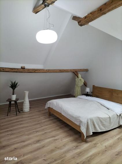 Casă cu 5 camere cu Teren 180 Mp în Schei