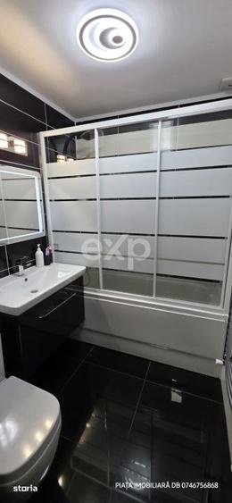 Apartament cu 3 camere semidecomandat, mobilat în Micro 9