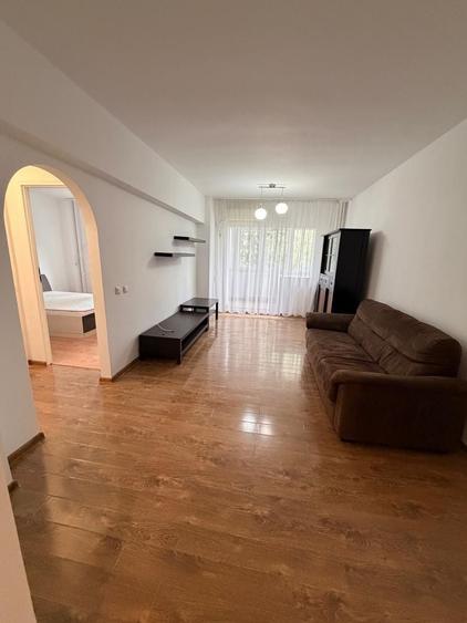 Apartament cu 2 camere semidecomandat în Brâncoveanu