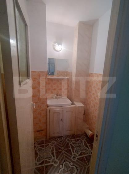 Apartament cu 3 camere decomandat în Craiovița Nouă