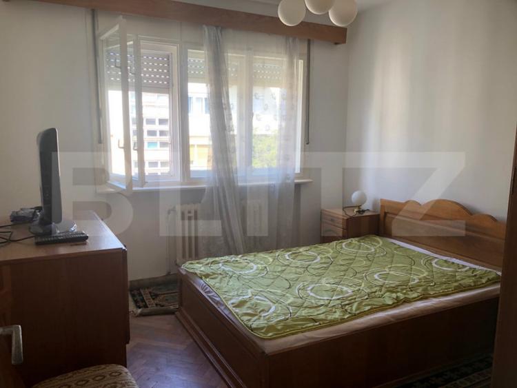 Apartament cu 3 camere semidecomandat în Central