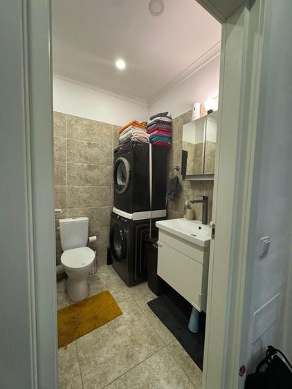 Apartament cu 3 camere decomandat în Roșu