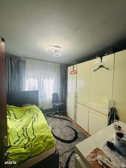 Apartament cu 4 camere semidecomandat în Nufărul
