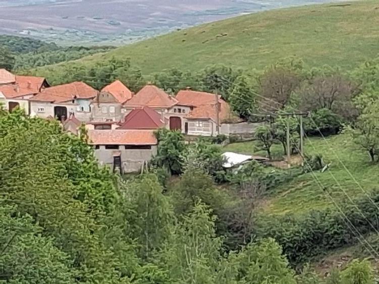 Casă cu 3 camere cu Teren 900 Mp în Poiana Sibiului