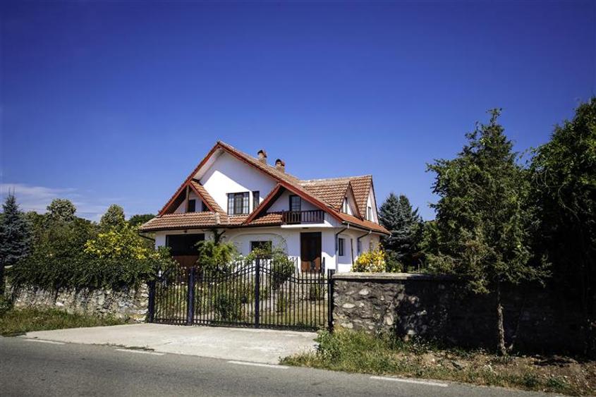 Hotel/Pensiune, de 579.40002441406 mp, în Runcu