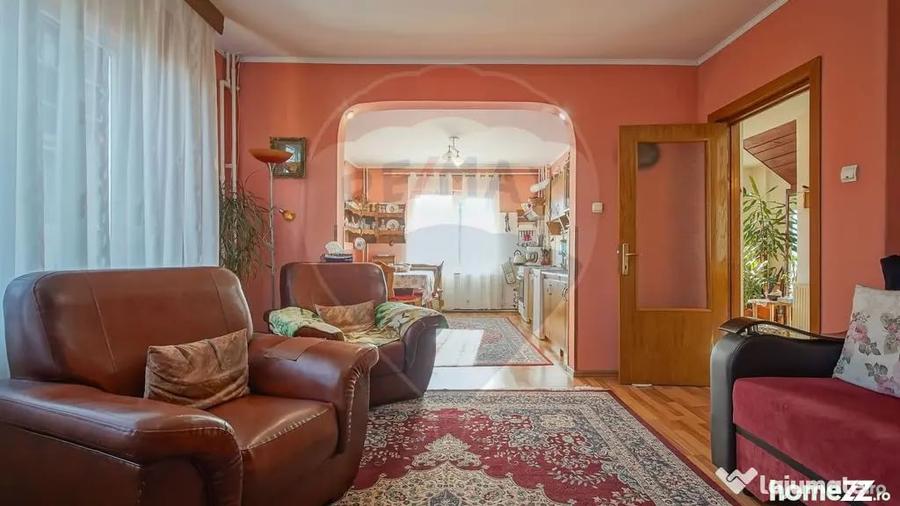 Casă cu 5 camere cu Teren 145 Mp în Dârste