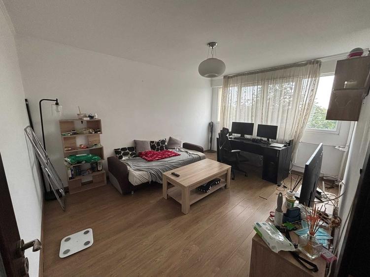 Apartament cu 2 camere decomandat în Eroii Revoluției
