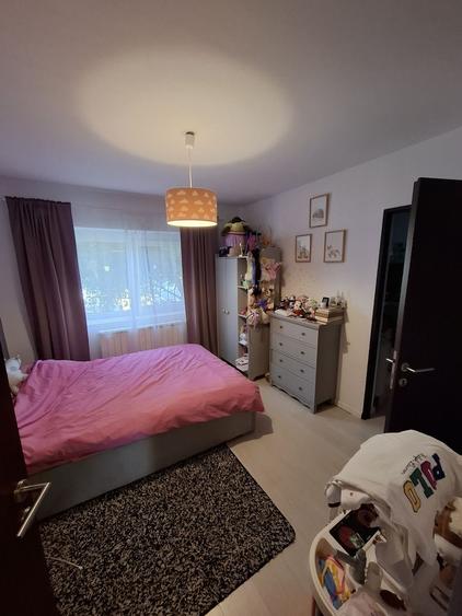 Apartament cu 4 camere decomandat, mobilat în Poarta 6