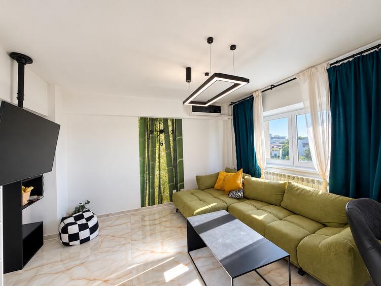 Apartament cu 3 camere semidecomandat în Băneasa