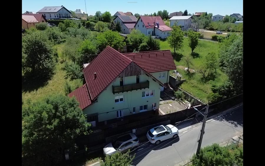 Casă individuală cu 8 camere cu Canalizare în Feleacu