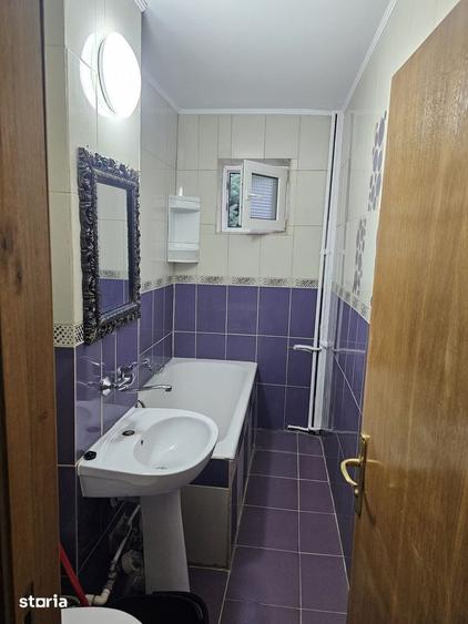 Apartament cu 3 camere semidecomandat în Inel II