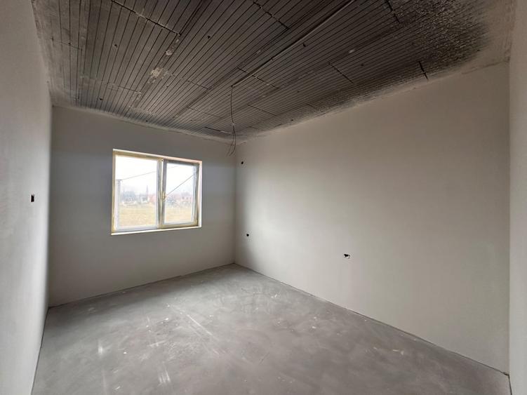 Duplex cu 5 camere cu Canalizare în Ghiroda