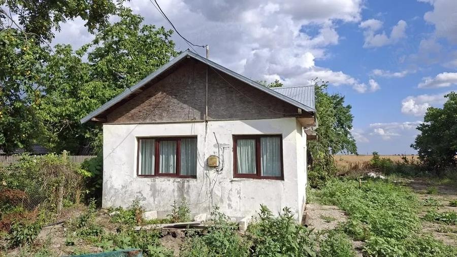 Casă cu 2 camere cu Teren 800 Mp în Gherghița