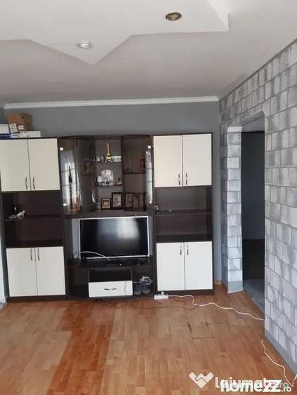 Apartament cu 4 camere semidecomandat în Micro 39