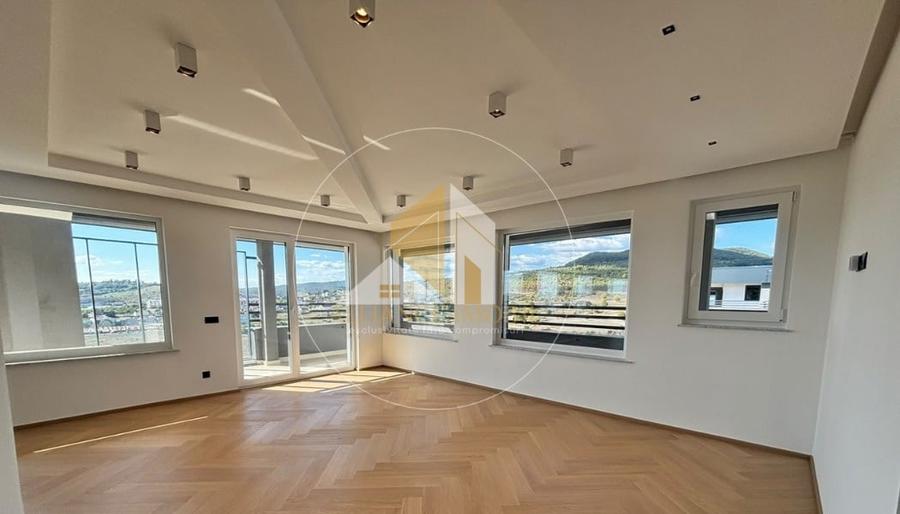 Apartament cu 4 camere decomandat, mobilat în Nord-Vest