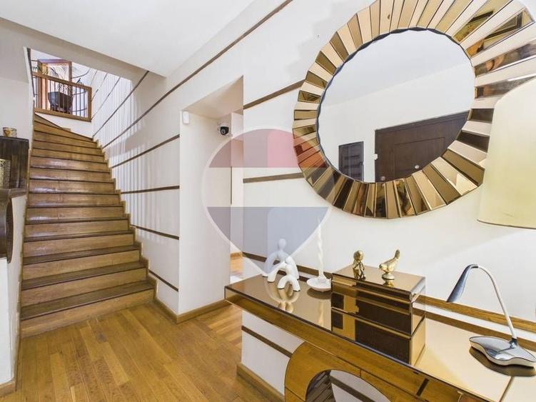 Penthouse cu 7 camere, mobilat în Periferie