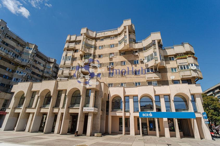 Apartament cu 3 camere în Centru Civic