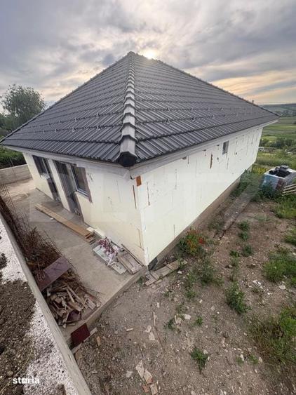 Casă cu 3 camere în Jucu