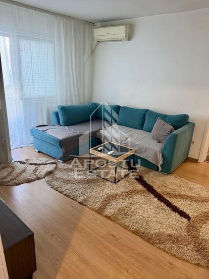 Apartament cu 3 camere semidecomandat, mobilat în Dâmbovița