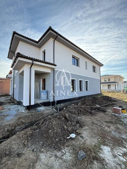 Duplex cu 3 camere cu Canalizare în Săcălaz