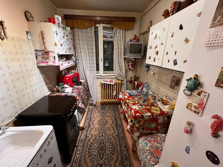 Apartament cu 3 camere semidecomandat în Drumul Taberei