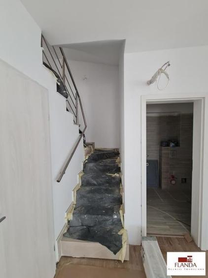 Casă cu 5 camere cu Canalizare în Chiajna