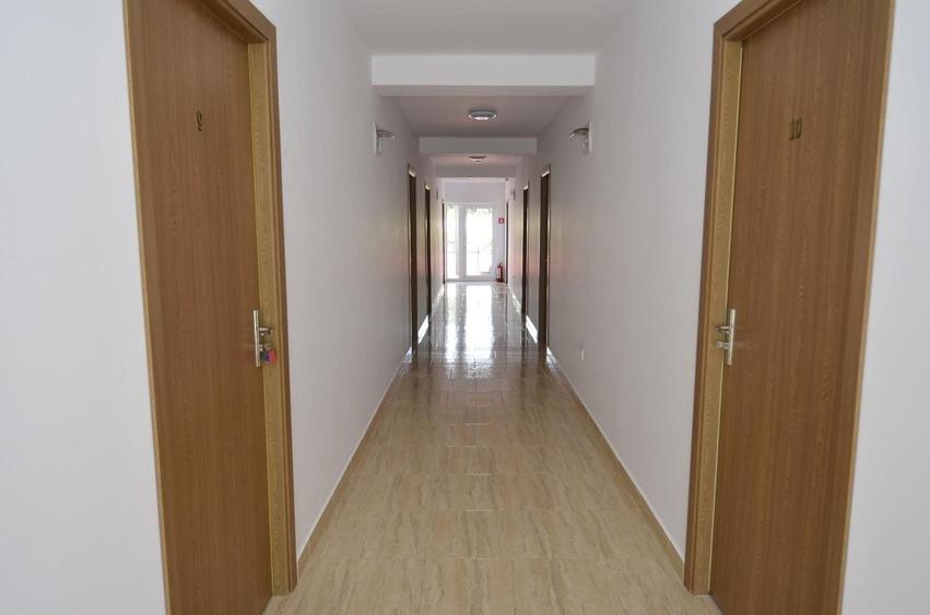 Casă individuală cu 24 camere cu Canalizare în Central
