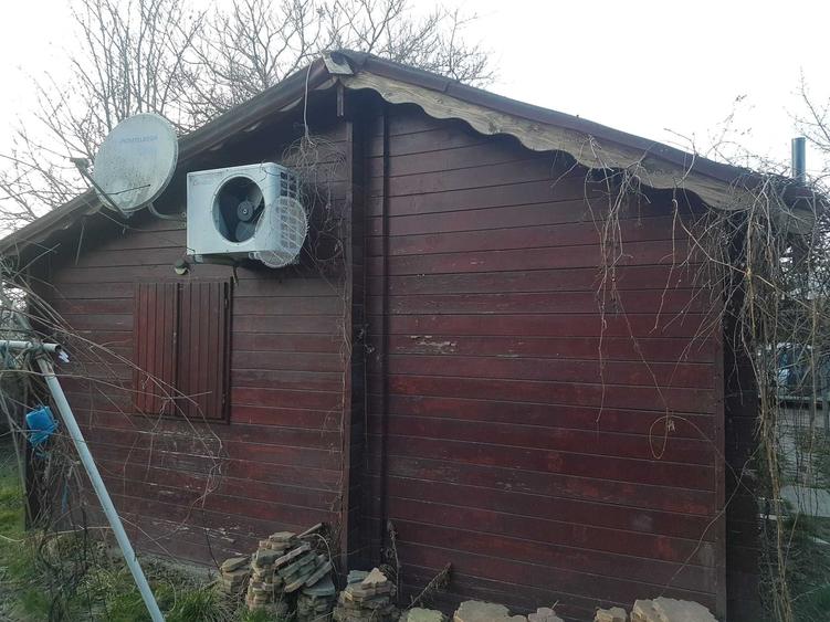 Casă cu 2 camere cu Teren 1000 Mp în Tomești