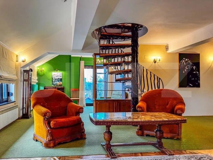 Apartament cu 4 camere semidecomandat, mobilat în Podul de Fier