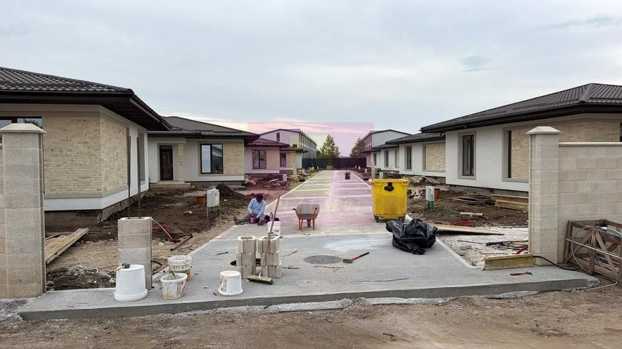 Casă cu 4 camere în Bragadiru