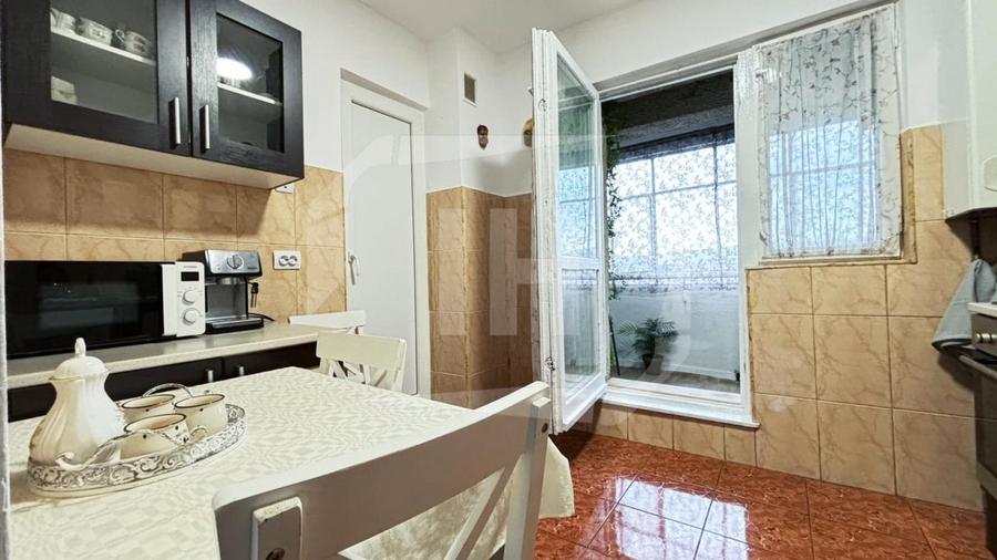 Apartament cu 4 camere semidecomandat, mobilat în Mărăști