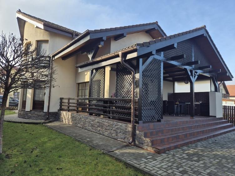 Casă individuală cu 5 camere cu Canalizare în Sânpetru