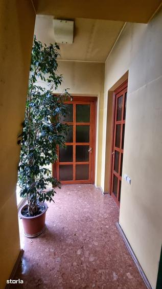 Casă cu 8 camere cu Teren 750 Mp în Central