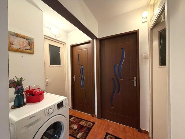 Apartament cu 4 camere decomandat, mobilat în Tolstoi