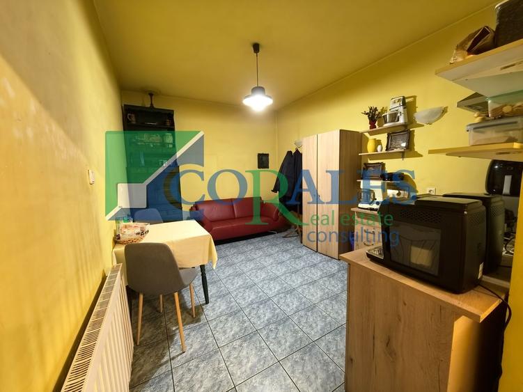 Casă individuală cu 7 camere cu Canalizare în Traian