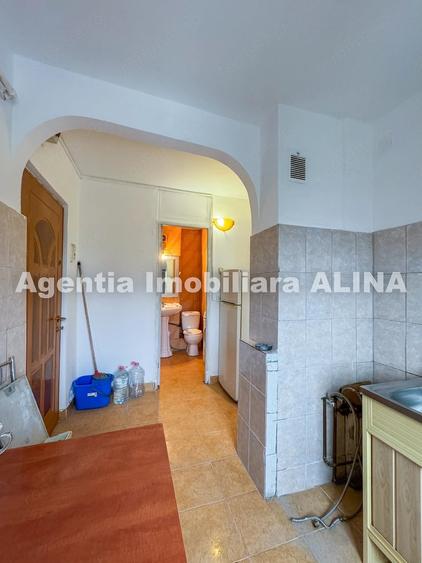 Garsonieră decomandată în Central