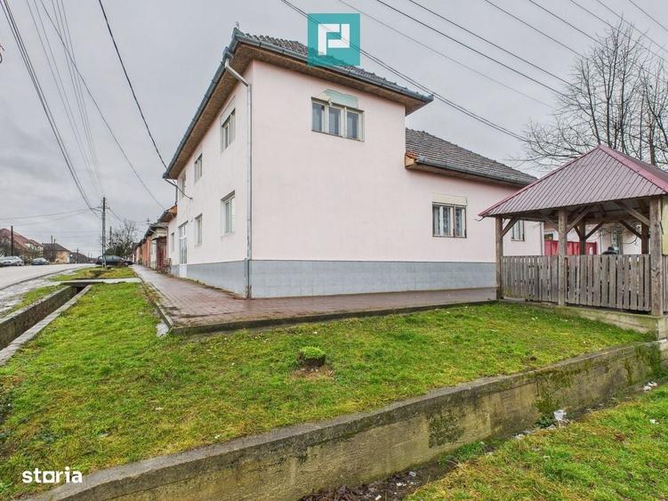 Casă cu 4 camere în Almaș