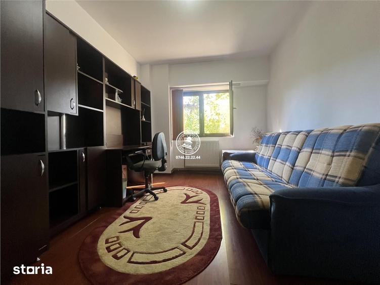 Apartament cu 3 camere decomandat în Nicolina
