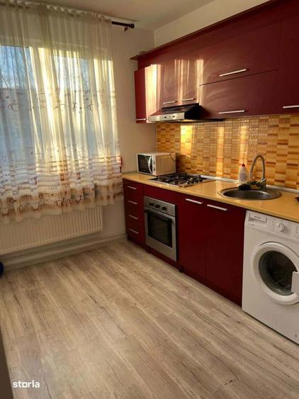 Apartament cu 3 camere semidecomandat în Calea București