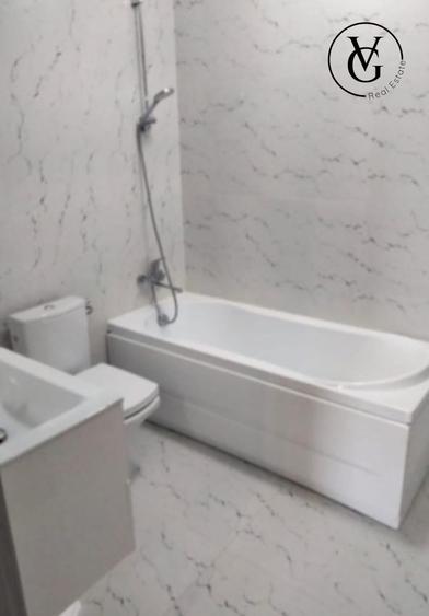 Penthouse cu 4 camere decomandat, mobilat în Mamaia-Sat