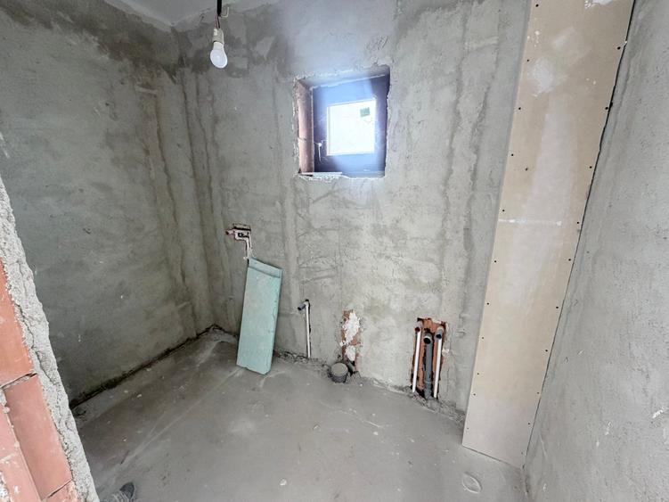 Casă individuală cu 5 camere cu Teren 492 Mp în Exterior Sud