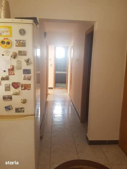 Apartament cu 3 camere decomandat în Tei