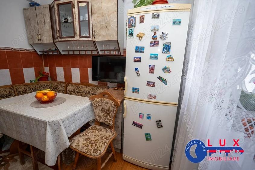 Apartament cu 3 camere semidecomandat în Neptun