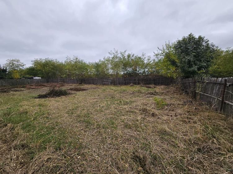 Teren Construcții intravilan de 614 mp, în Bradu