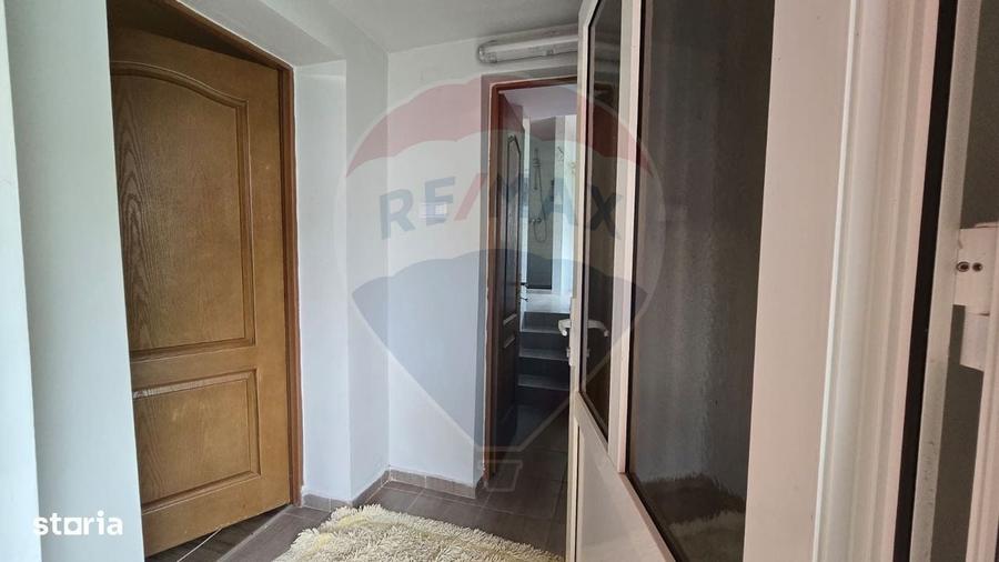 Casă cu 3 camere cu Teren 250 Mp în Central