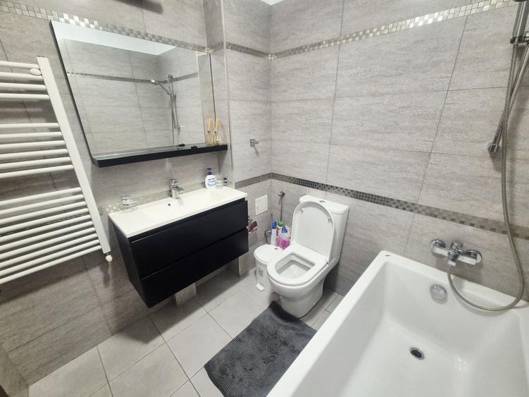 Apartament cu 3 camere decomandat în Exterior Vest