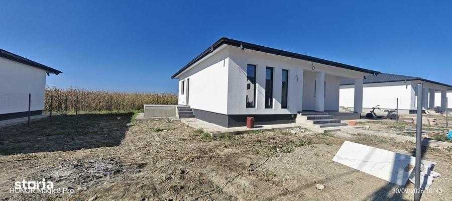 Casă cu 3 camere în Cristești