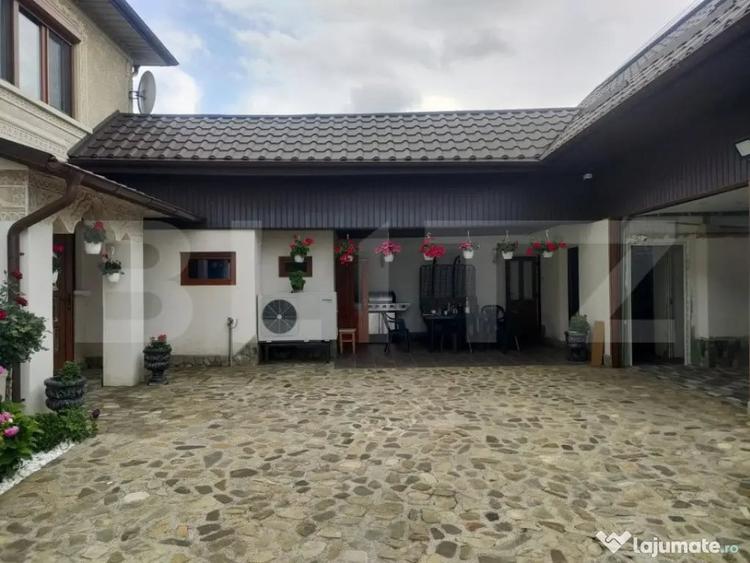 Casă cu 8 camere cu Teren 488 Mp în Marginea